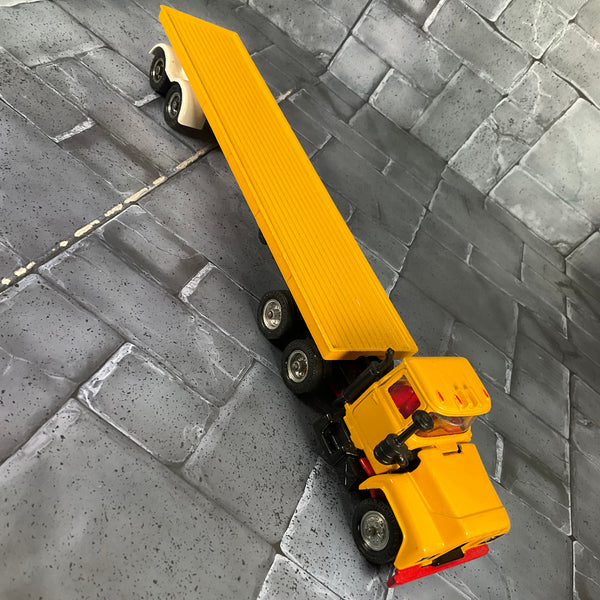 Corgi Toys - 1106 - Mack Container Truck and Trailer