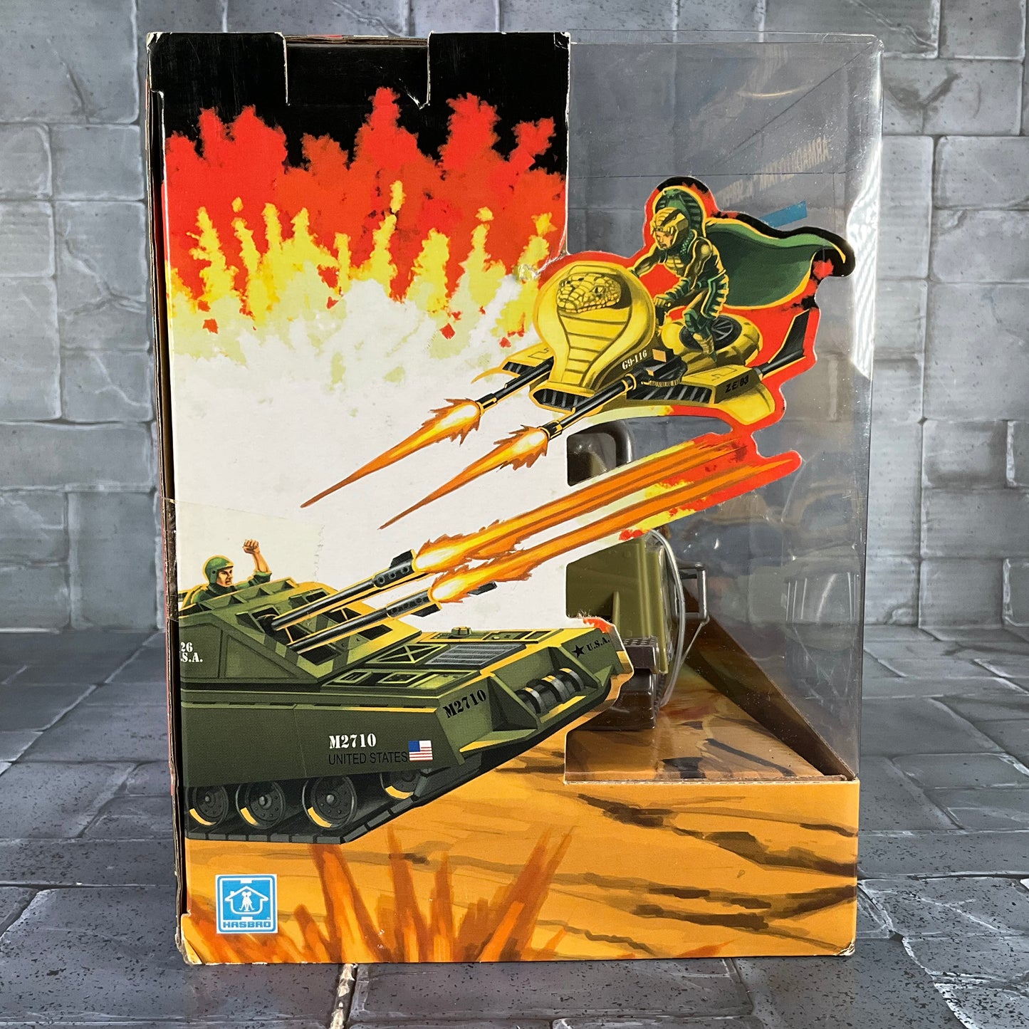 GI Joe - Armadillo Tank vs. Serpentor’s Air Chariot (Reissue 2008)
