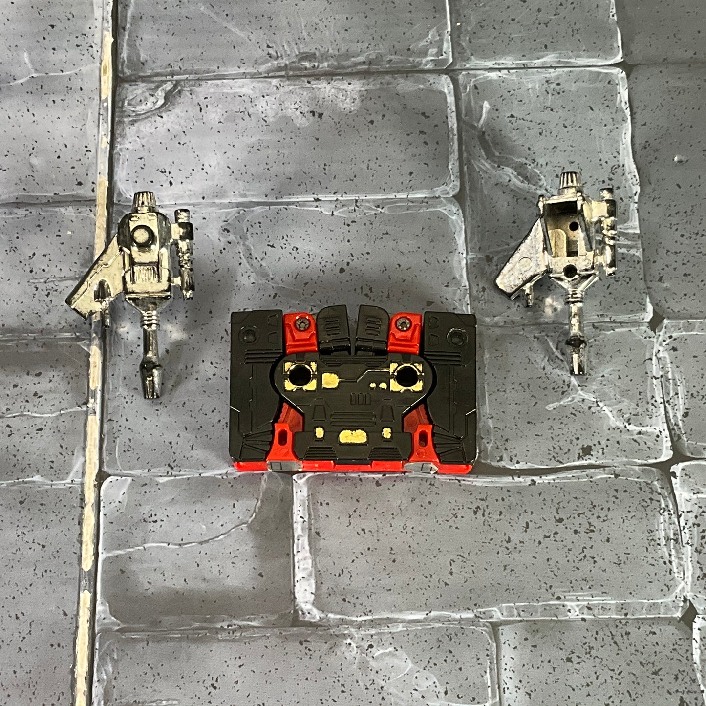Transformers: G1 - Red Frenzy / Rumble (Takara)