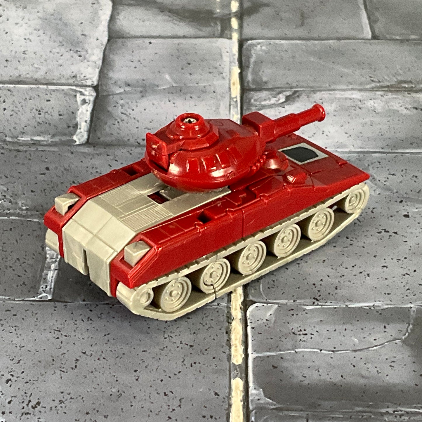 Transformers: G1 - Warpath (Takara)
