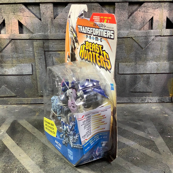 2013 Transformers Prime Beast Hunters Arcee