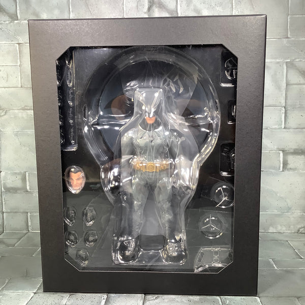 Batman Ascending Knight Mezco 1/12 Figure