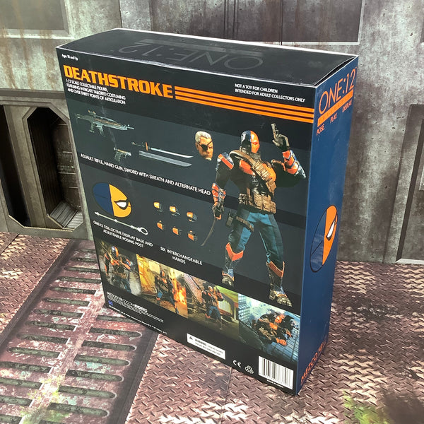 Deathstroke Mezco 1/12 Figure