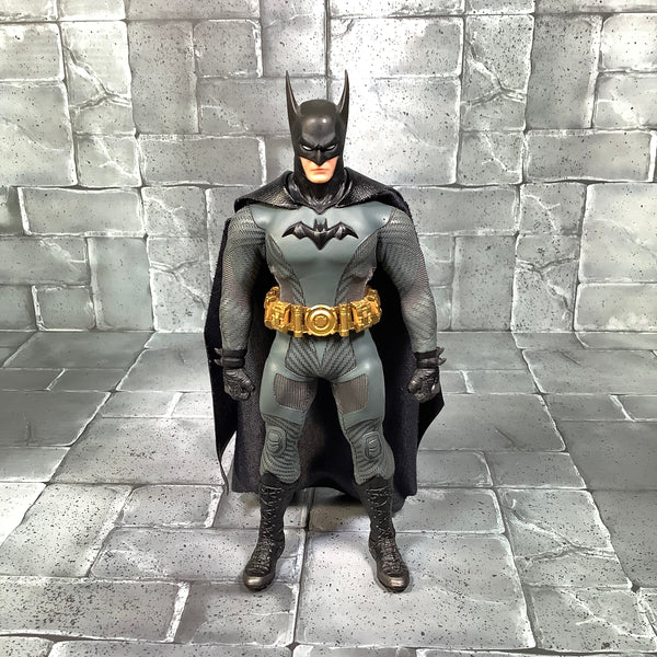 Batman Ascending Knight Mezco 1/12 Figure