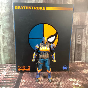 Deathstroke Mezco 1/12 Figure