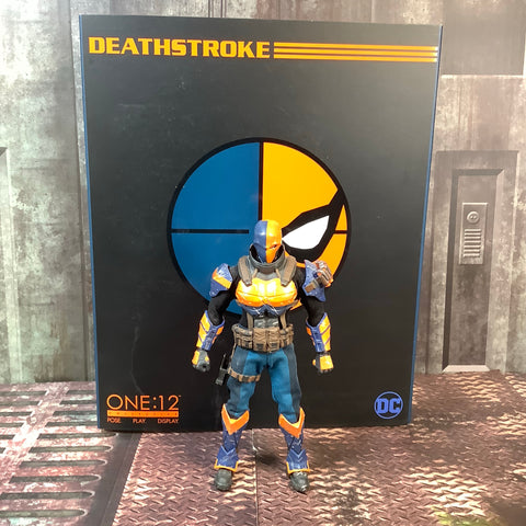 Deathstroke Mezco 1/12 Figure